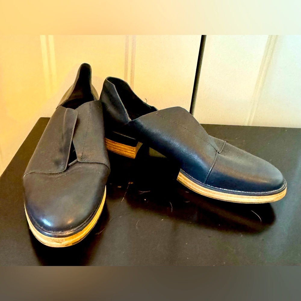 ANTHROPOLOGIE Kelsey Dagger Navy Hidden Laces Loafers